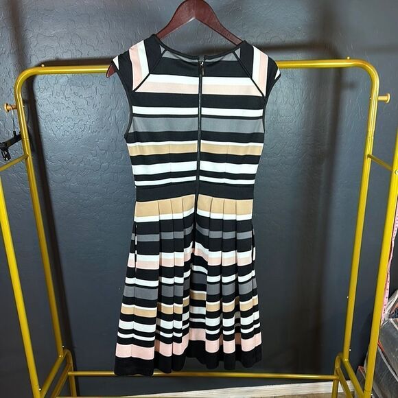 Vince Camuto Black and White Fit and Flare Sleeveless Dress for Casual Occasions - Picture 3 of 6